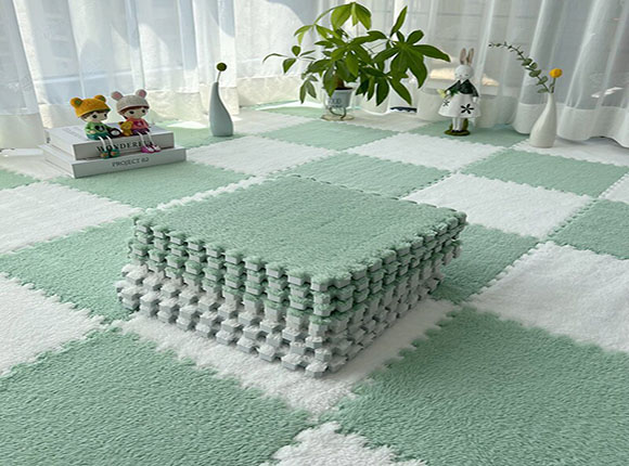 Interlocking floor mat set