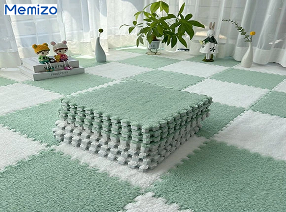 Interlocking floor mat set
